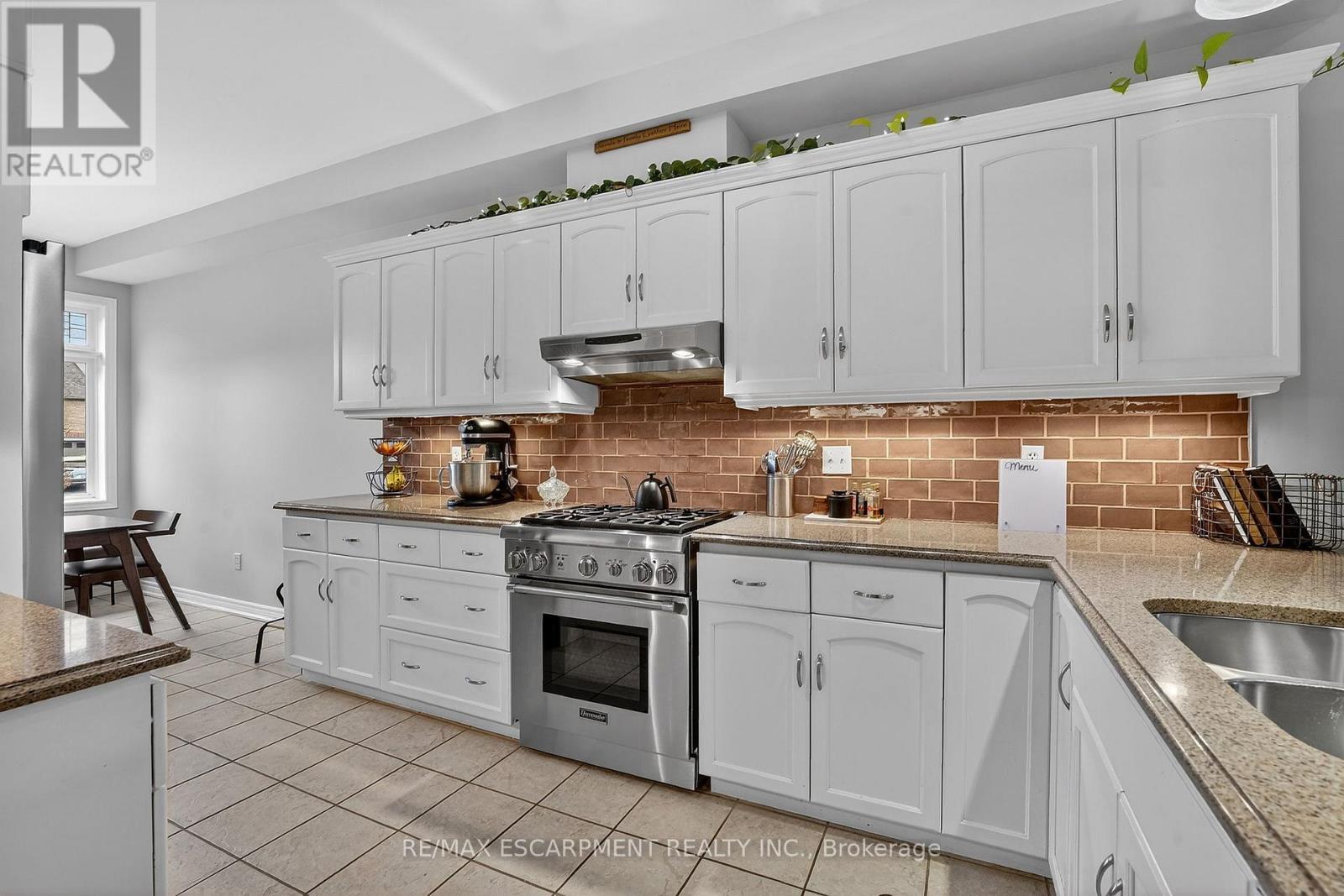 6 Conrad Place, Grimsby, Ontario  L3M 5S5 - Photo 12 - X12895874