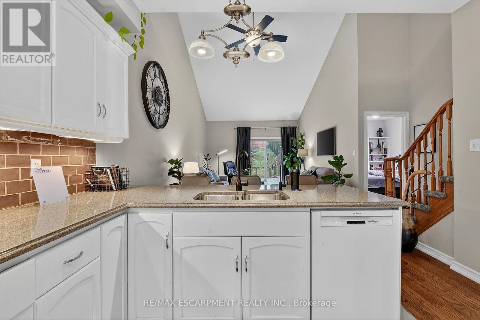 6 Conrad Place, Grimsby, Ontario  L3M 5S5 - Photo 13 - X12895874