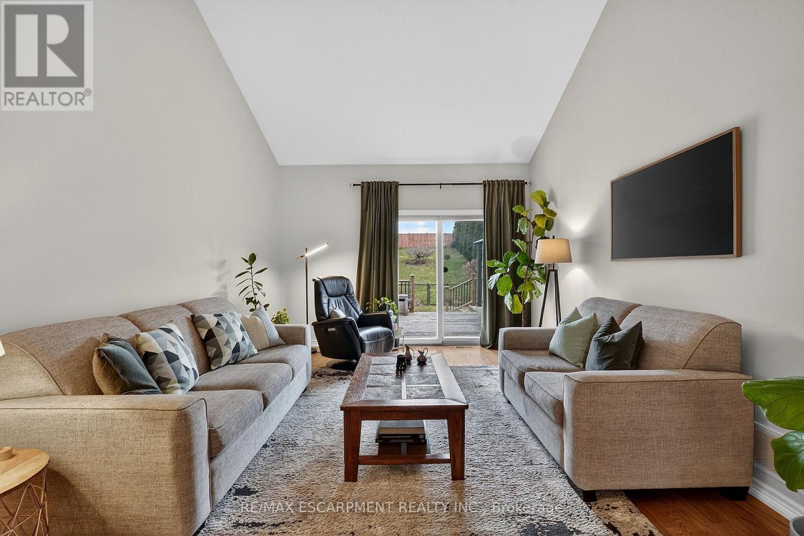 6 Conrad Place, Grimsby, Ontario  L3M 5S5 - Photo 6 - X12895874