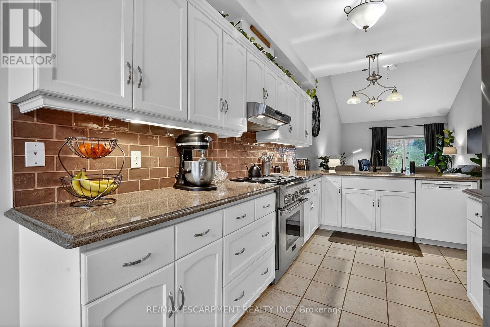 6 Conrad Place, Grimsby, Ontario  L3M 5S5 - Photo 9 - X12895874