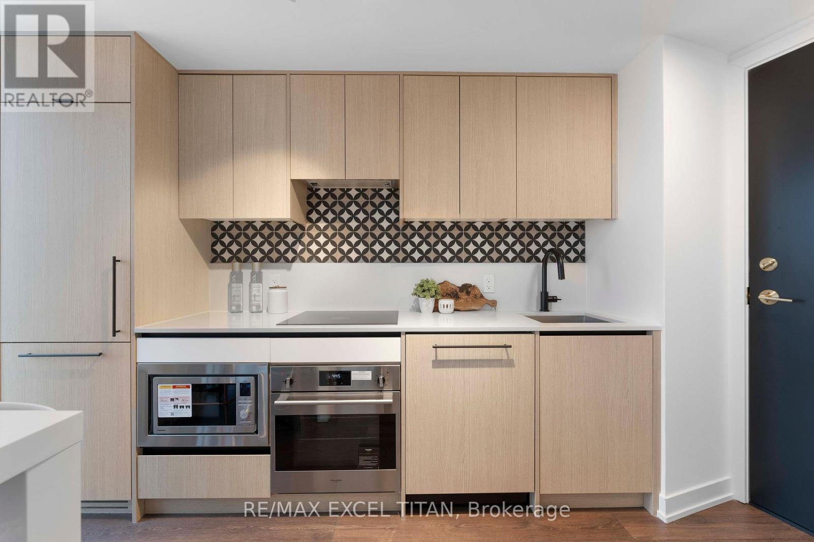 703 - 5 Lakeview Avenue, Toronto, Ontario  M6J 0H3 - Photo 8 - C12895656