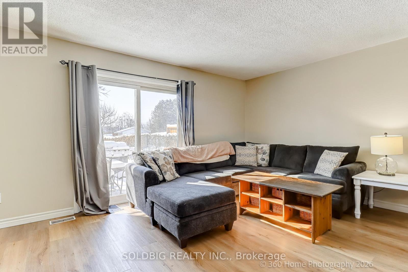 9 Loscombe Drive, Clarington, Ontario  L1C 3S8 - Photo 5 - E12895572