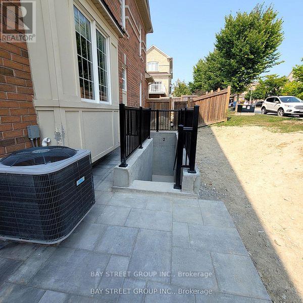 UNIT 2 - 43 HEREFORDSHIRE CRESCENT, newmarket (woodland hill), Ontario