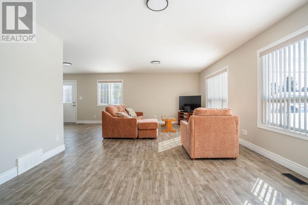 4 Labelle Ave, Sault Ste. Marie, Ontario  P6B 3B9 - Photo 17 - SM260495