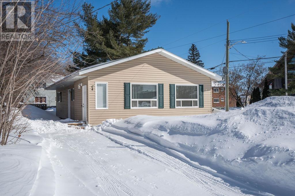 4 Labelle Ave, Sault Ste. Marie, Ontario  P6B 3B9 - Photo 2 - SM260495