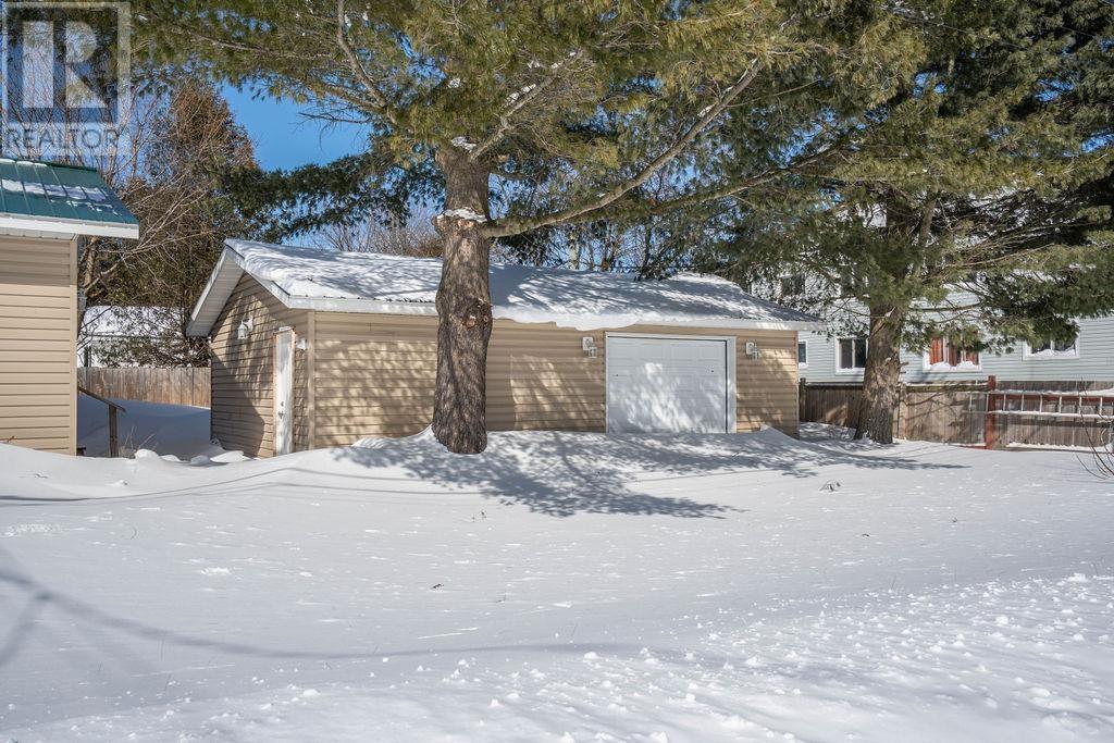 4 Labelle Ave, Sault Ste. Marie, Ontario  P6B 3B9 - Photo 4 - SM260495