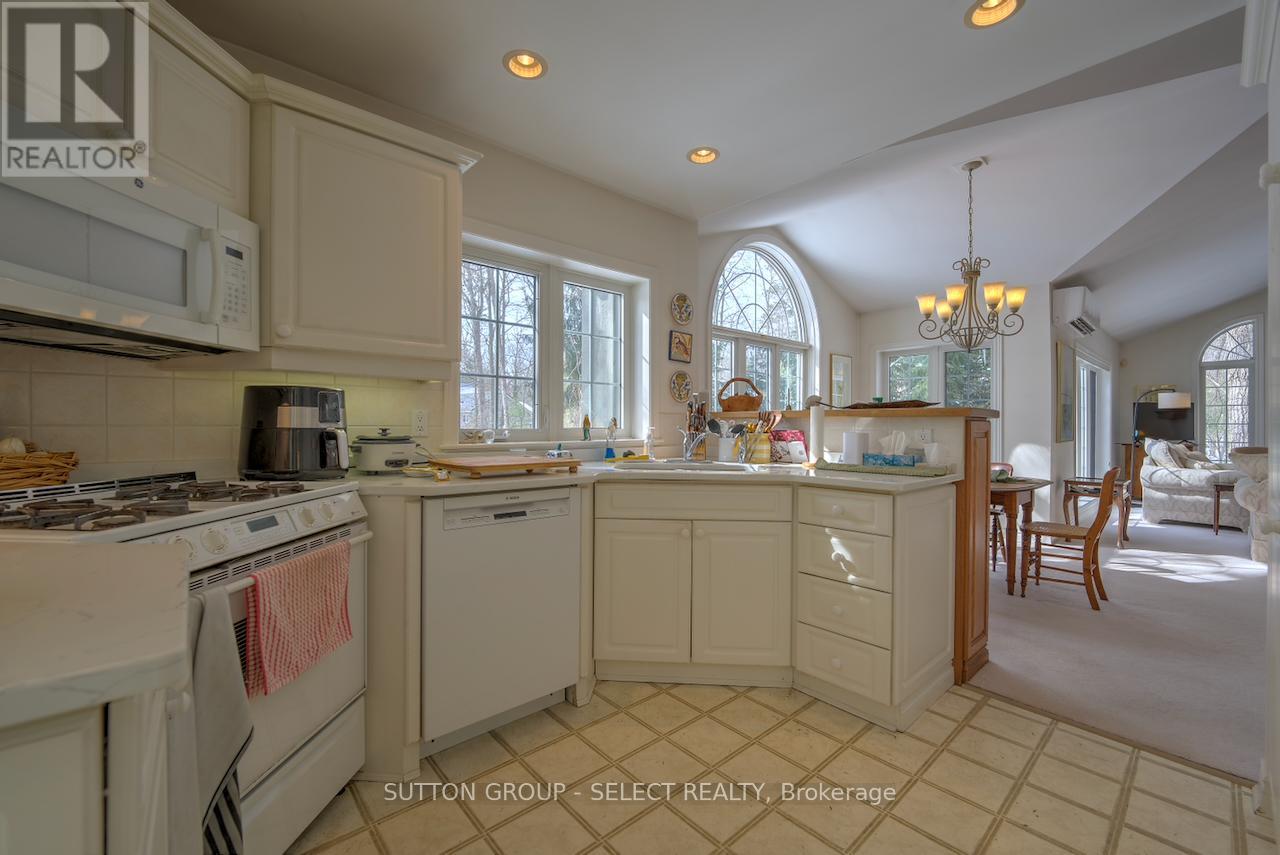 10297 Dogwood Crescent, Lambton Shores (Grand Bend), Ontario  N0M 1T0 - Photo 23 - X12895822