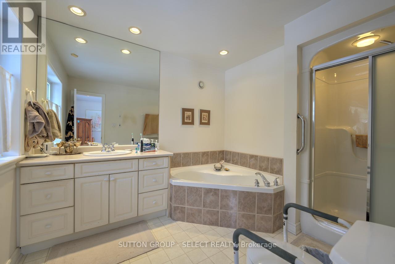 10297 Dogwood Crescent, Lambton Shores (Grand Bend), Ontario  N0M 1T0 - Photo 28 - X12895822