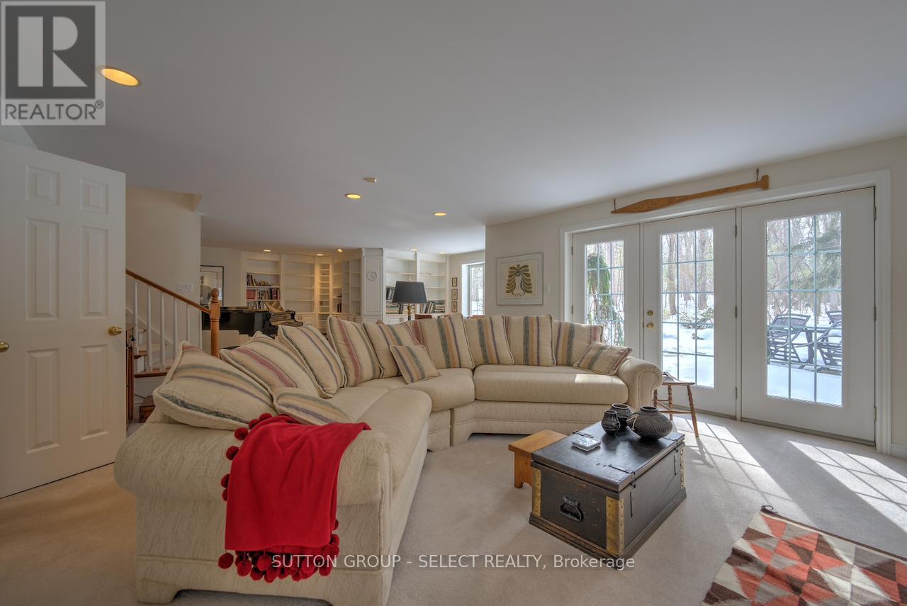 10297 Dogwood Crescent, Lambton Shores (Grand Bend), Ontario  N0M 1T0 - Photo 33 - X12895822