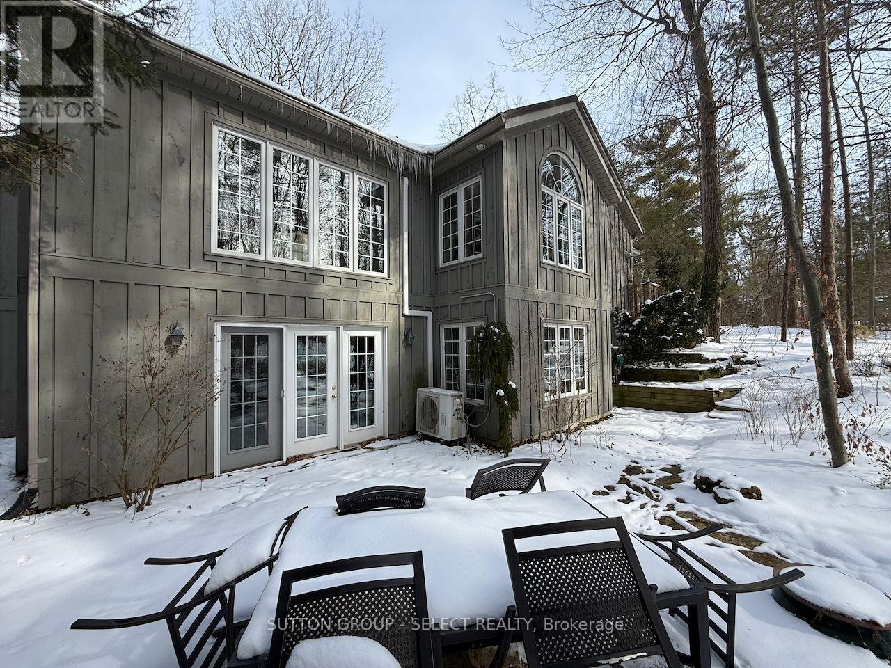 10297 Dogwood Crescent, Lambton Shores (Grand Bend), Ontario  N0M 1T0 - Photo 4 - X12895822