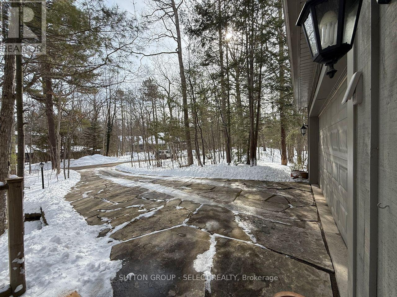 10297 Dogwood Crescent, Lambton Shores (Grand Bend), Ontario  N0M 1T0 - Photo 7 - X12895822