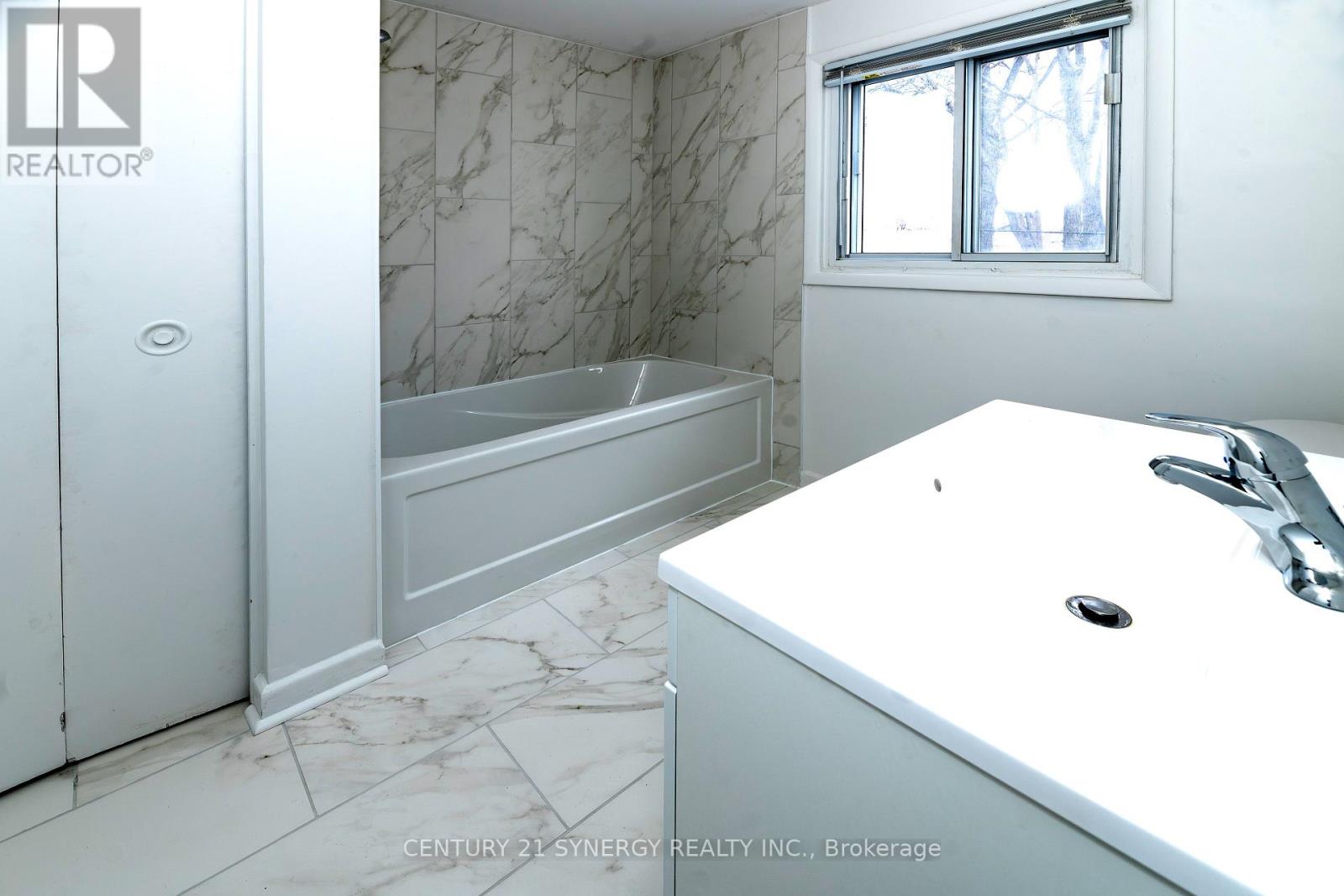 3 Farlane Boulevard, Ottawa, Ontario  K2E 5H1 - Photo 11 - X12880810