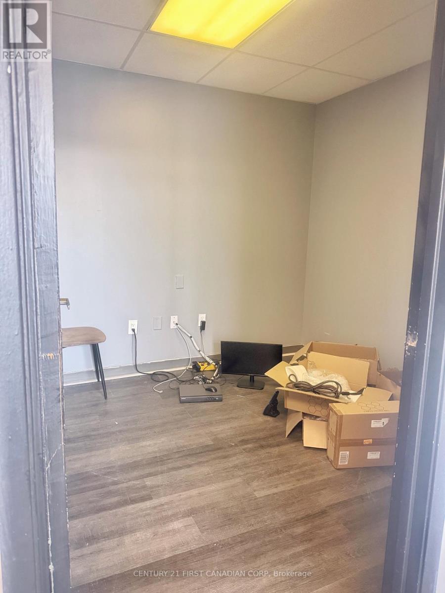 1982 Dundas St. Street, London East, Ontario  N5V 1P5 - Photo 10 - X12895924