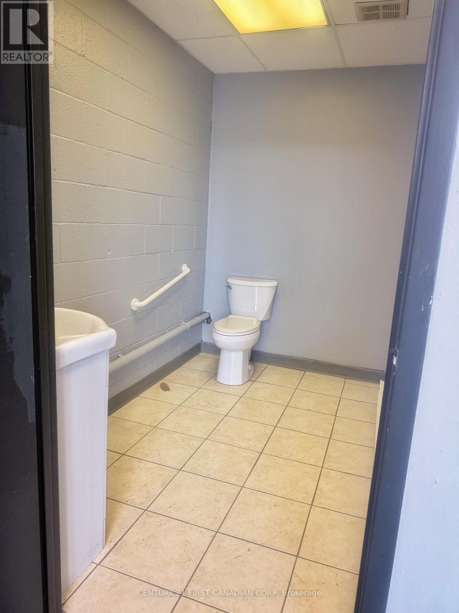 1982 Dundas St. Street, London East, Ontario  N5V 1P5 - Photo 11 - X12895924