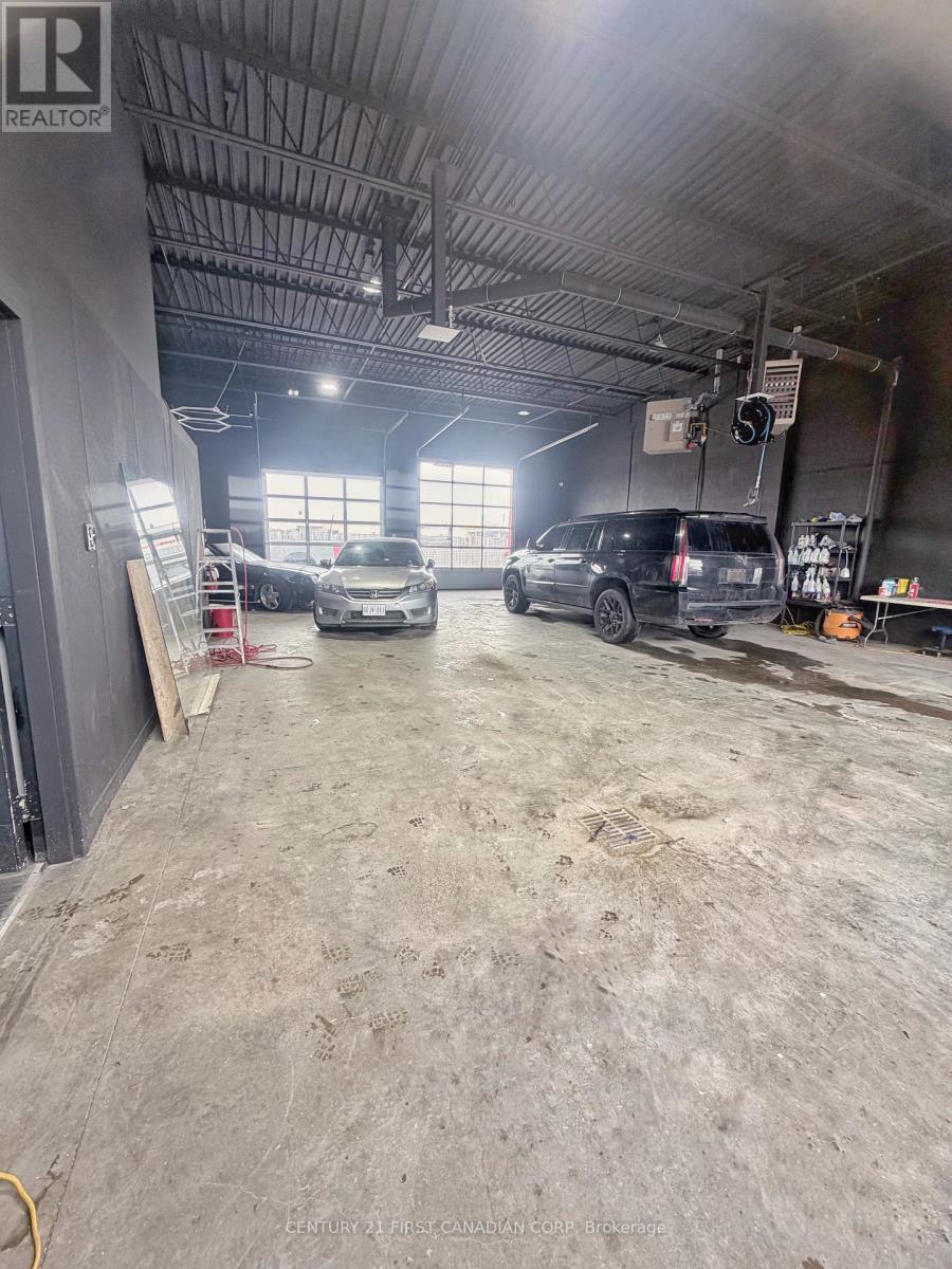 1982 Dundas St. Street, London East, Ontario  N5V 1P5 - Photo 5 - X12895924