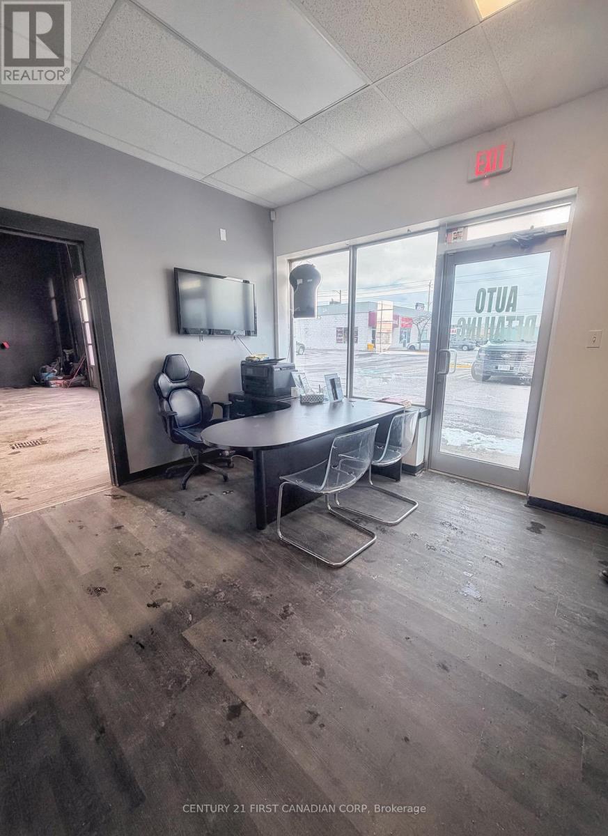 1982 Dundas St. Street, London East, Ontario  N5V 1P5 - Photo 9 - X12895924