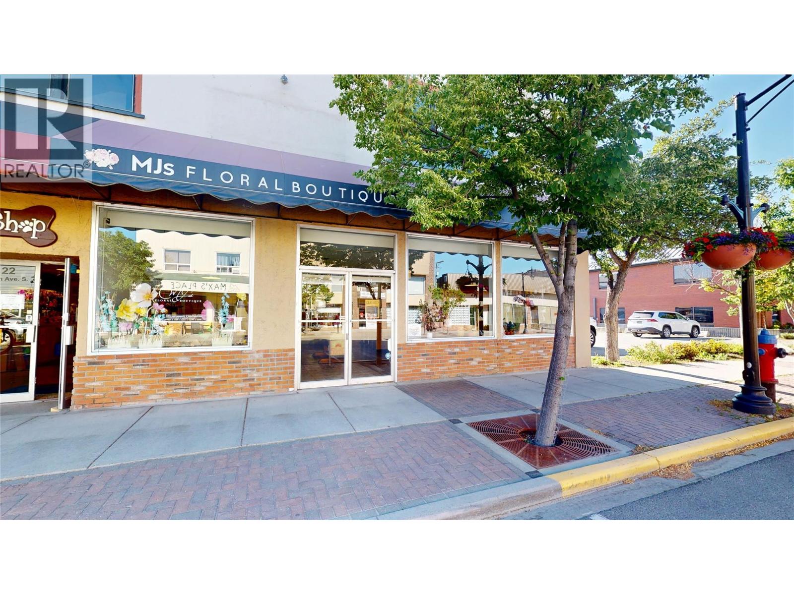 24 10th Avenue S, Cranbrook, British Columbia  V1C 2M8 - Photo 1 - 10379722