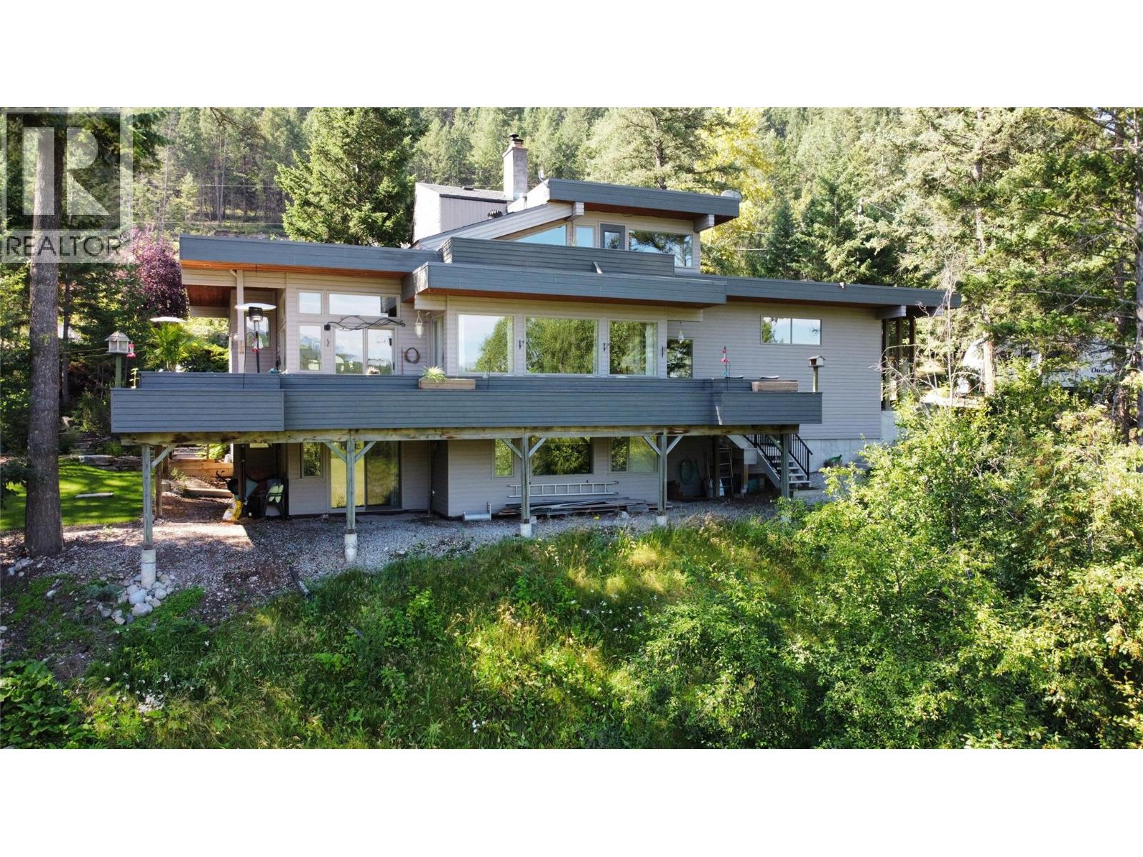 8875 Colony Road, Wardner, British Columbia  V0B 2J0 - Photo 1 - 10379831