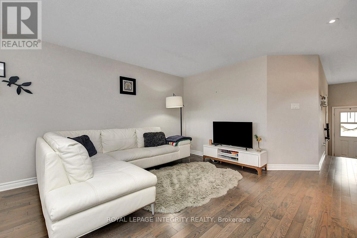 356 Axis Way, Ottawa, Ontario  K1W 0J9 - Photo 5 - X12895944