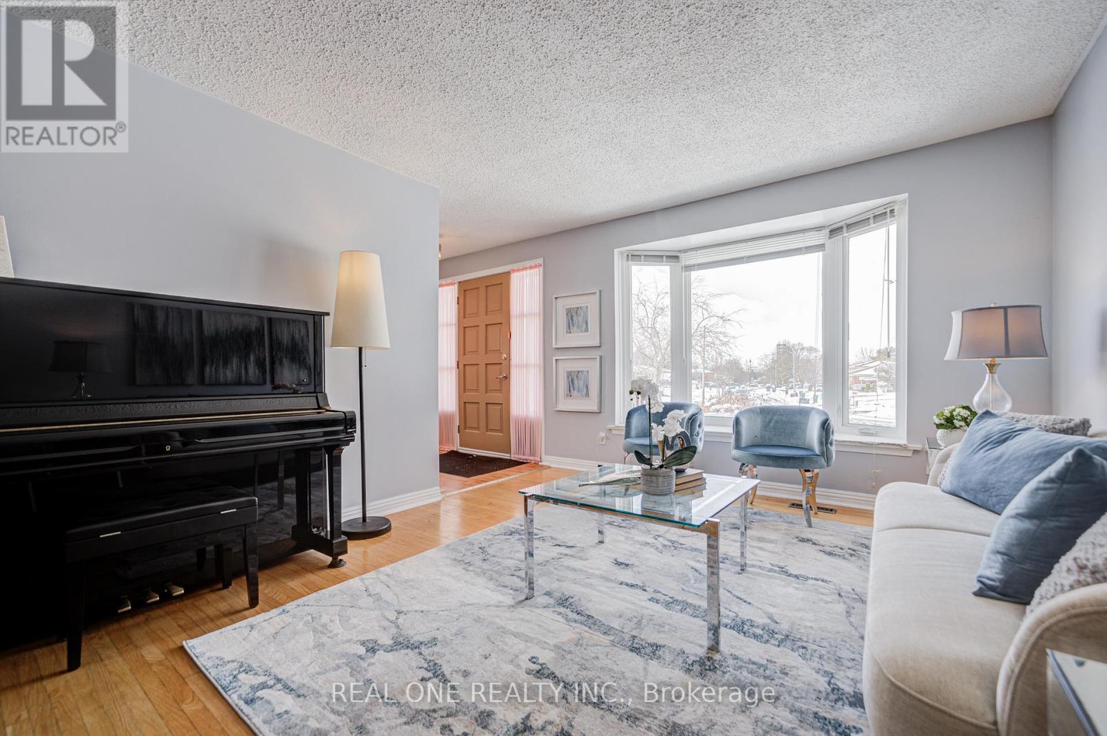 85 Clydesdale Drive, Toronto, Ontario  M2J 3N3 - Photo 7 - C12895992