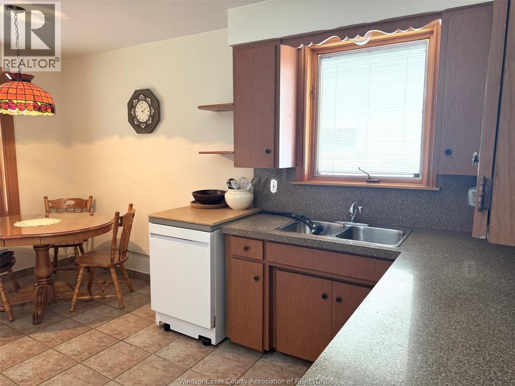 431 Foch Avenue, Windsor, Ontario  N8X 2W2 - Photo 12 - 26005647