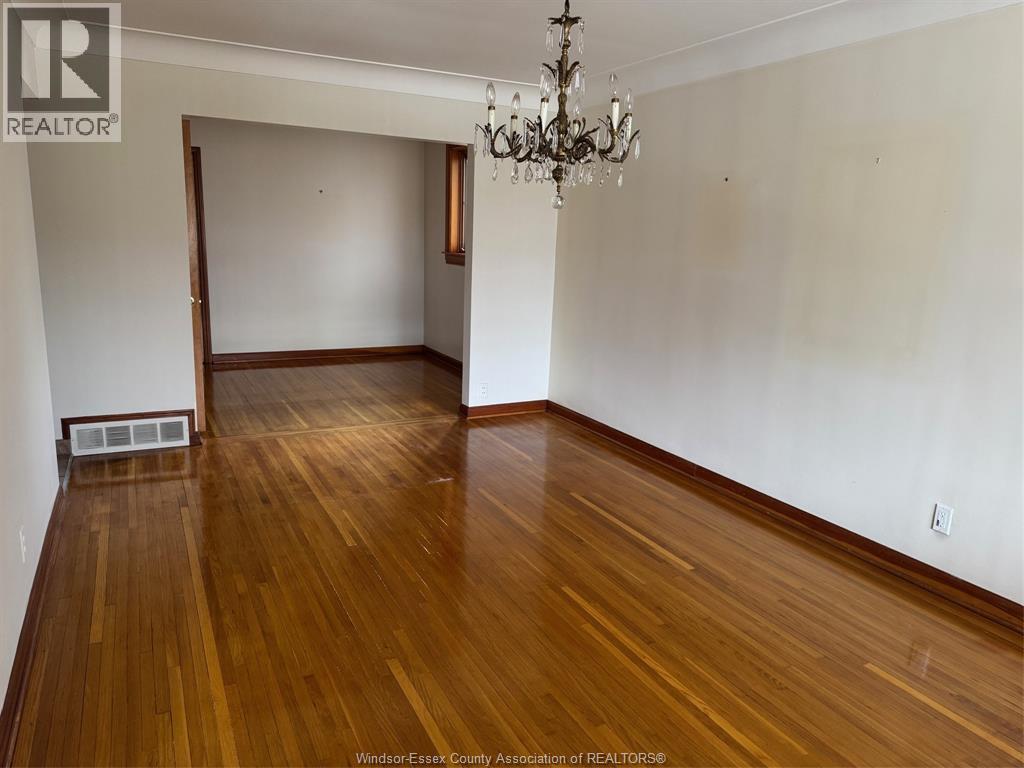 431 Foch Avenue, Windsor, Ontario  N8X 2W2 - Photo 3 - 26005647