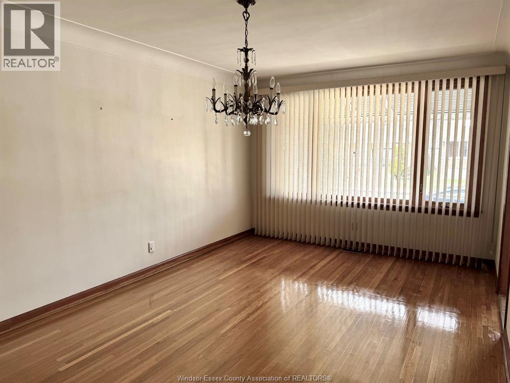 431 Foch Avenue, Windsor, Ontario  N8X 2W2 - Photo 4 - 26005647