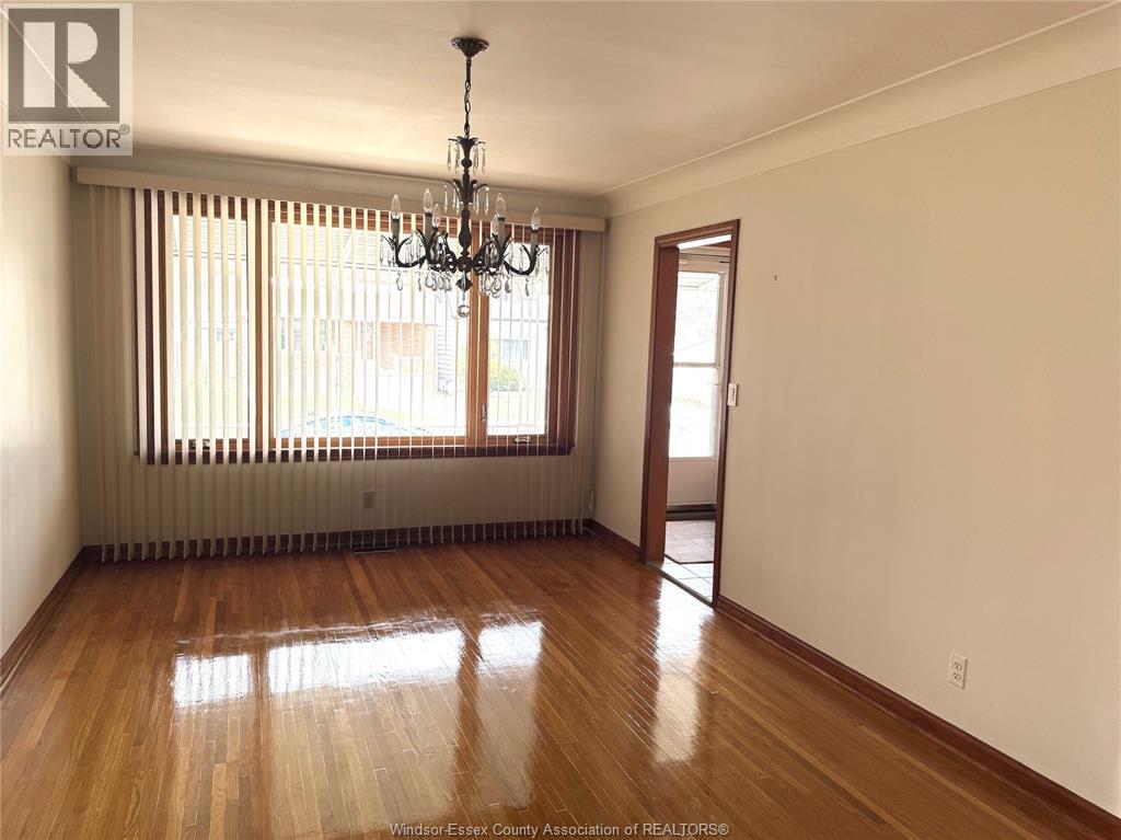431 Foch Avenue, Windsor, Ontario  N8X 2W2 - Photo 5 - 26005647