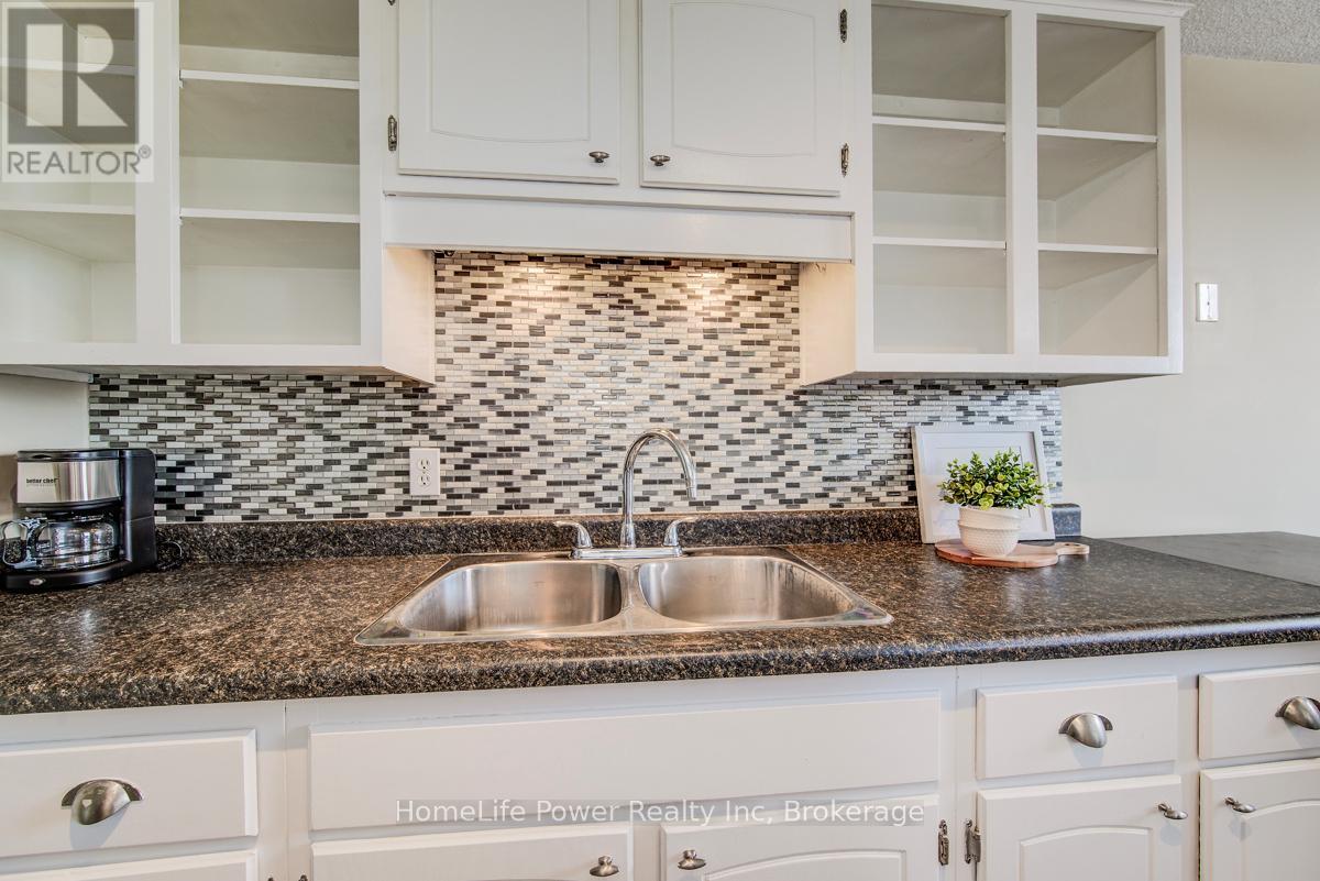 303 - 4 Avalon Place, Kitchener, Ontario  N2M 4N6 - Photo 15 - X12895958