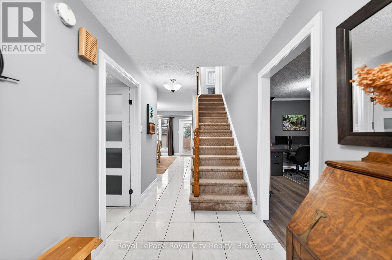 361 Stephanie Drive, Guelph, Ontario  N1K 1R2 - Photo 3 - X12895968