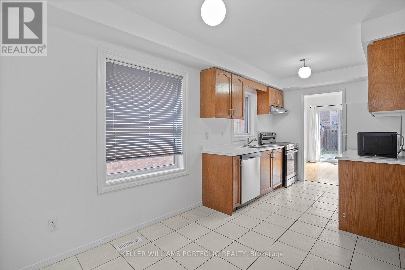 605 Skinner Avenue, Newmarket, Ontario  L3X 2A9 - Photo 8 - N12896008