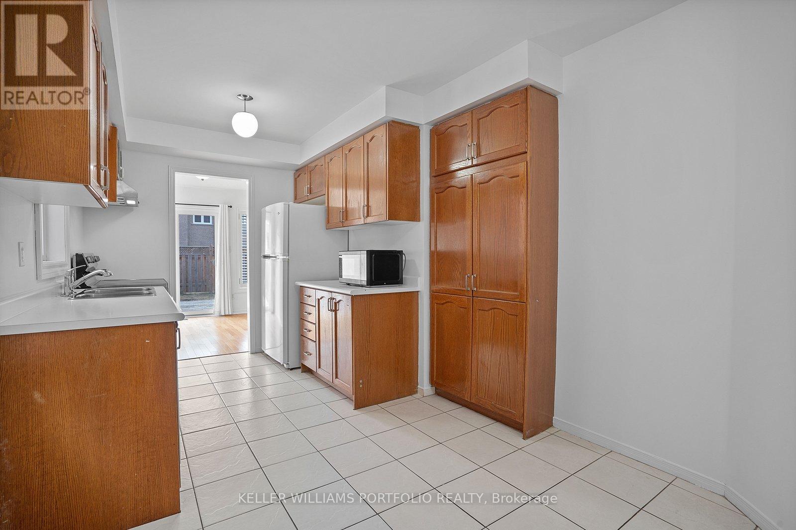 605 Skinner Avenue, Newmarket, Ontario  L3X 2A9 - Photo 9 - N12896008