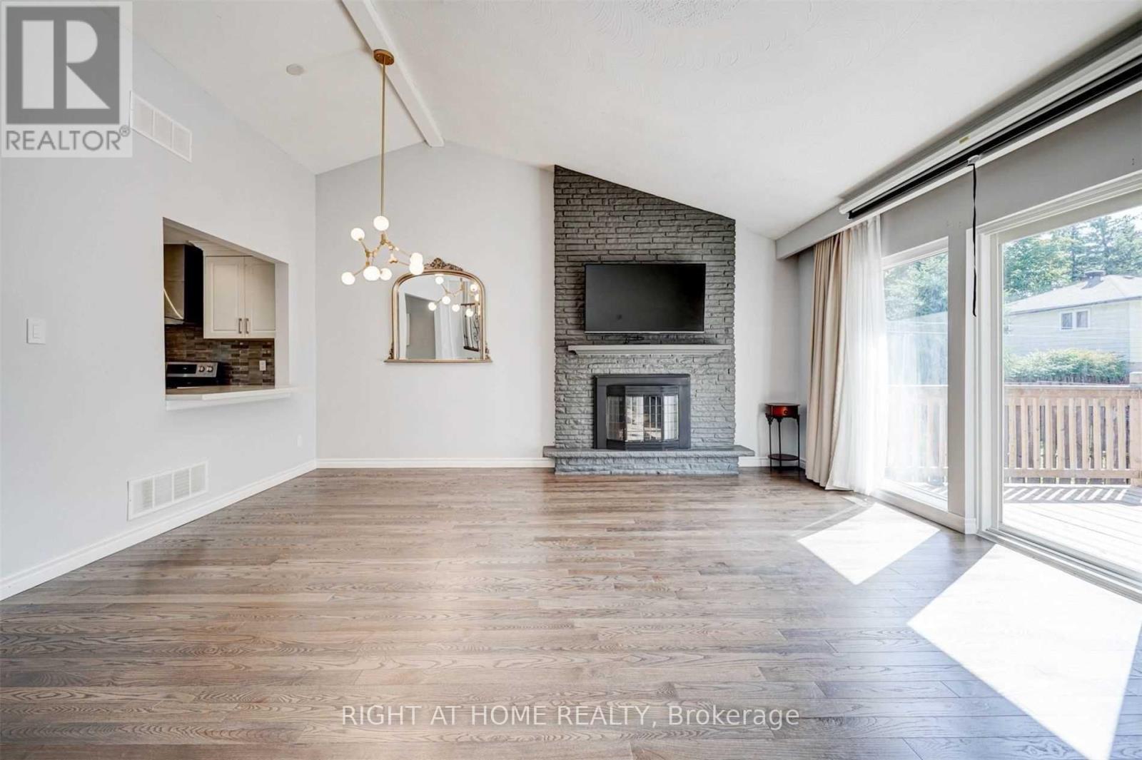 378 Taylor Mills Drive S, Richmond Hill (Crosby), Ontario  L4C 2T1 - Photo 10 - N12896010