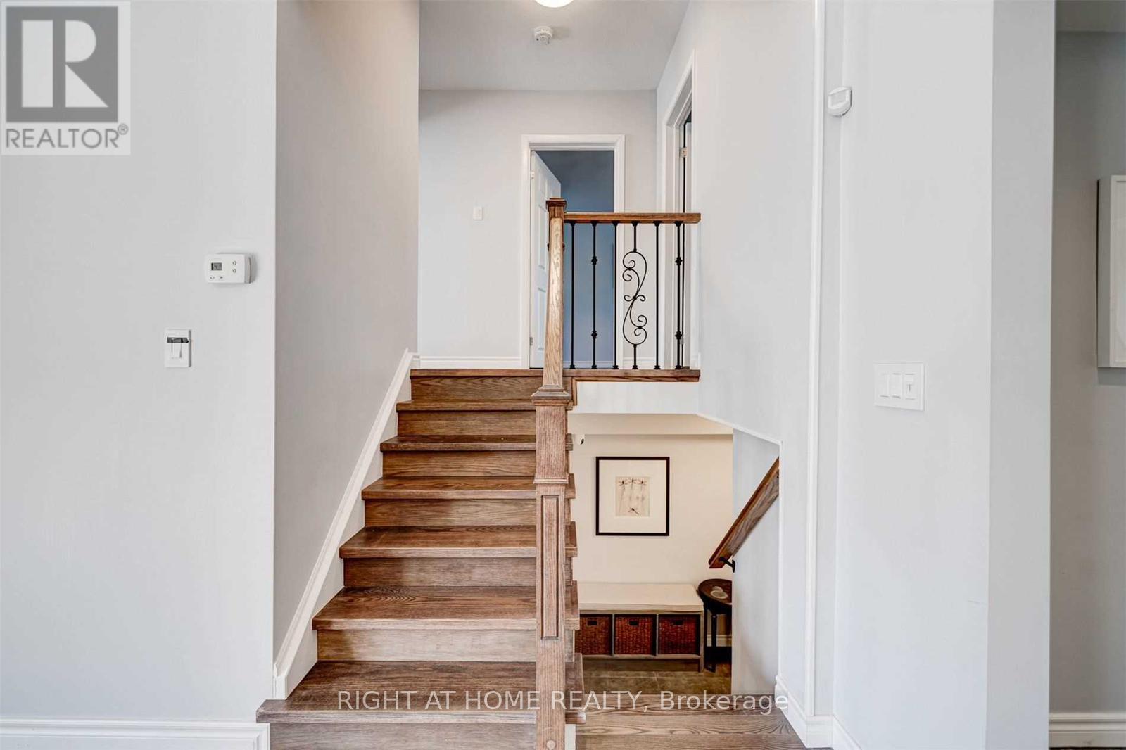 378 Taylor Mills Drive S, Richmond Hill (Crosby), Ontario  L4C 2T1 - Photo 2 - N12896010