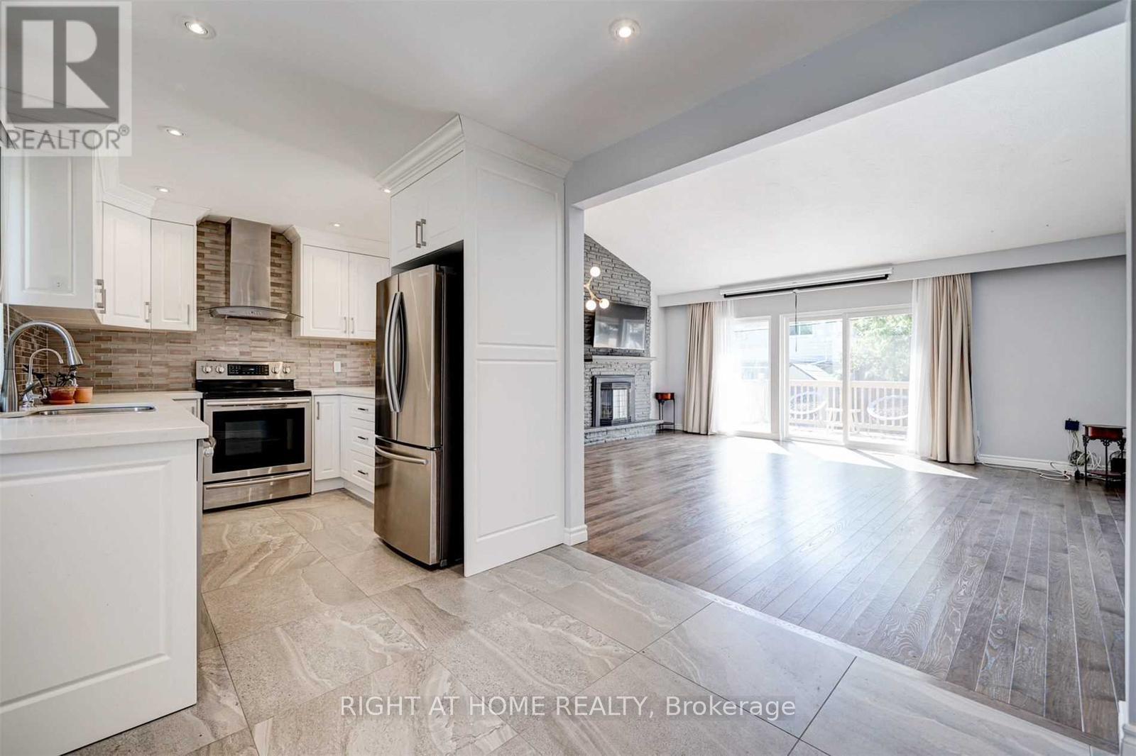 378 Taylor Mills Drive S, Richmond Hill (Crosby), Ontario  L4C 2T1 - Photo 5 - N12896010