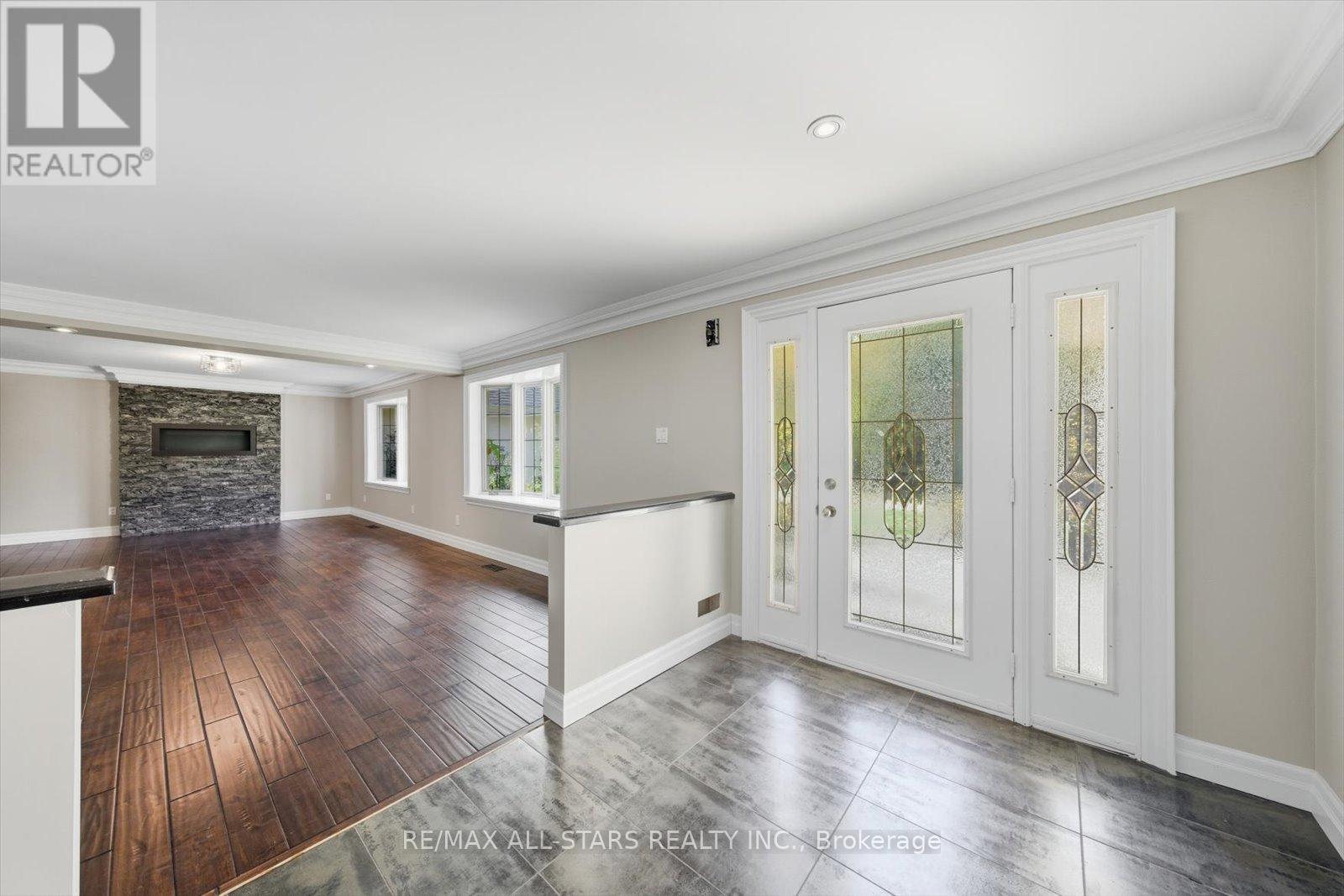 40 Algonquin Forest Drive, East Gwillimbury, Ontario  L9N 0C6 - Photo 5 - N12895858