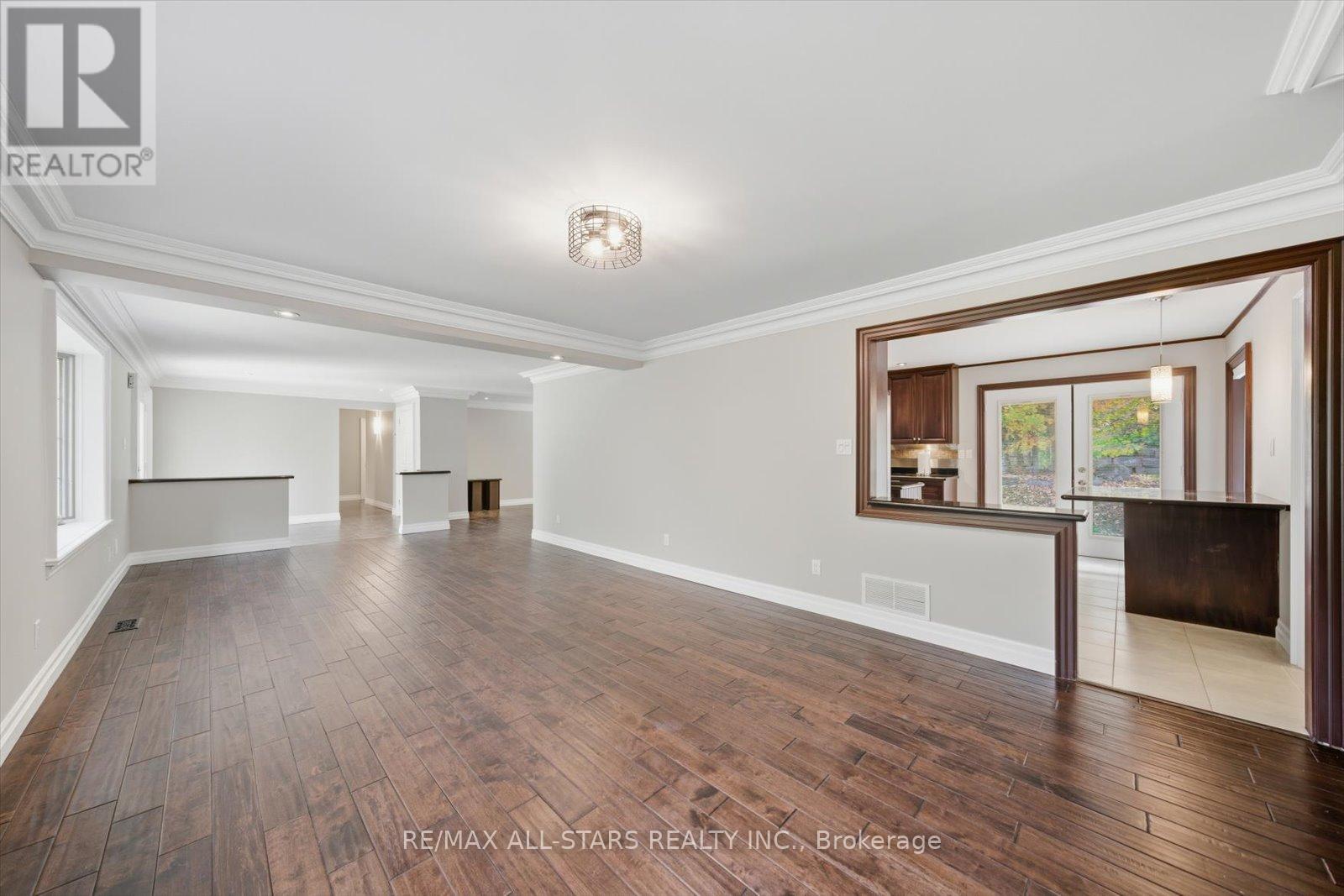 40 Algonquin Forest Drive, East Gwillimbury, Ontario  L9N 0C6 - Photo 9 - N12895858