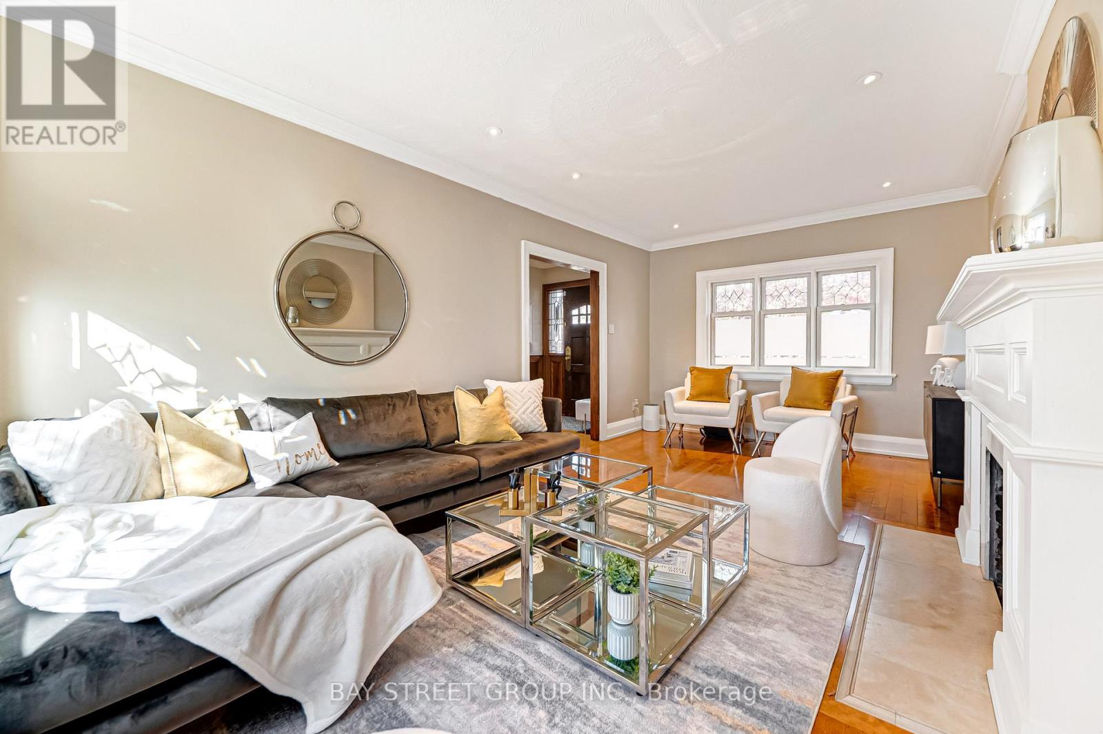 136 Humbercrest Boulevard, Toronto, Ontario  M6S 4L3 - Photo 9 - W12895918