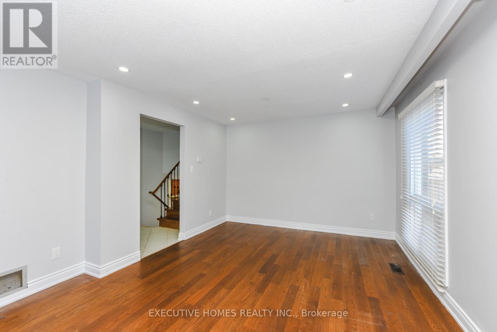 77 Blackthorn Lane, Brampton, Ontario  L6V 3L1 - Photo 7 - W12895942