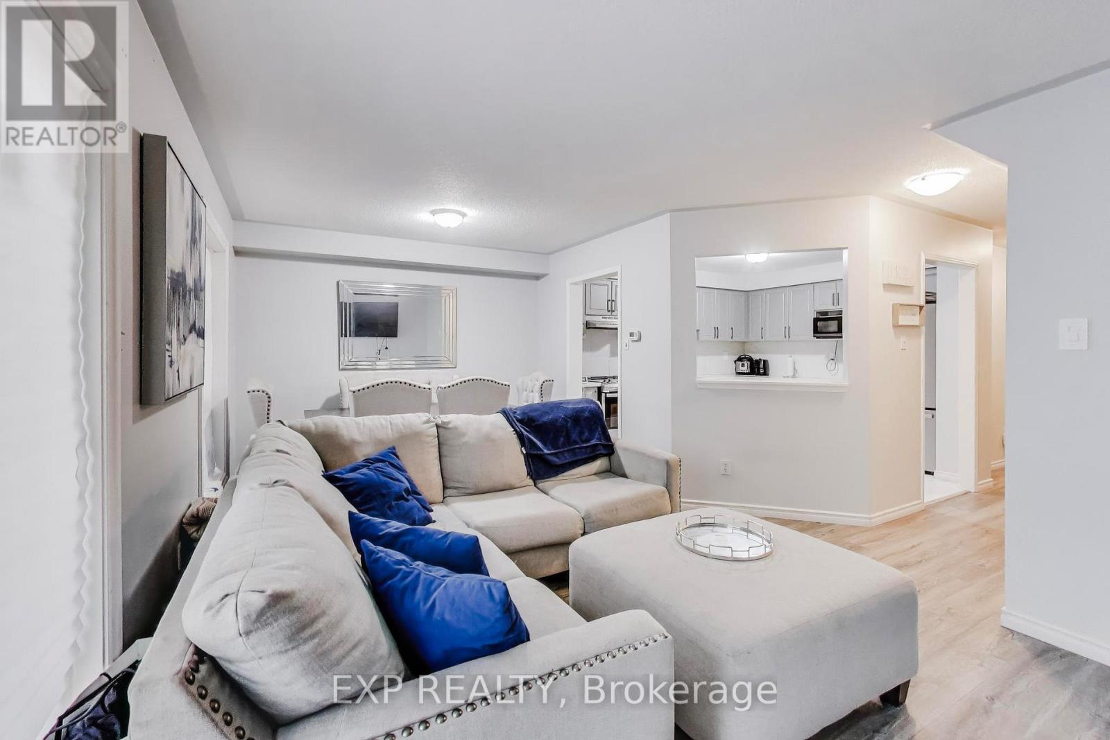 83 Wickstead Court, Brampton (Sandringham-Wellington), Ontario  L6R 1N8 - Photo 4 - W12895974