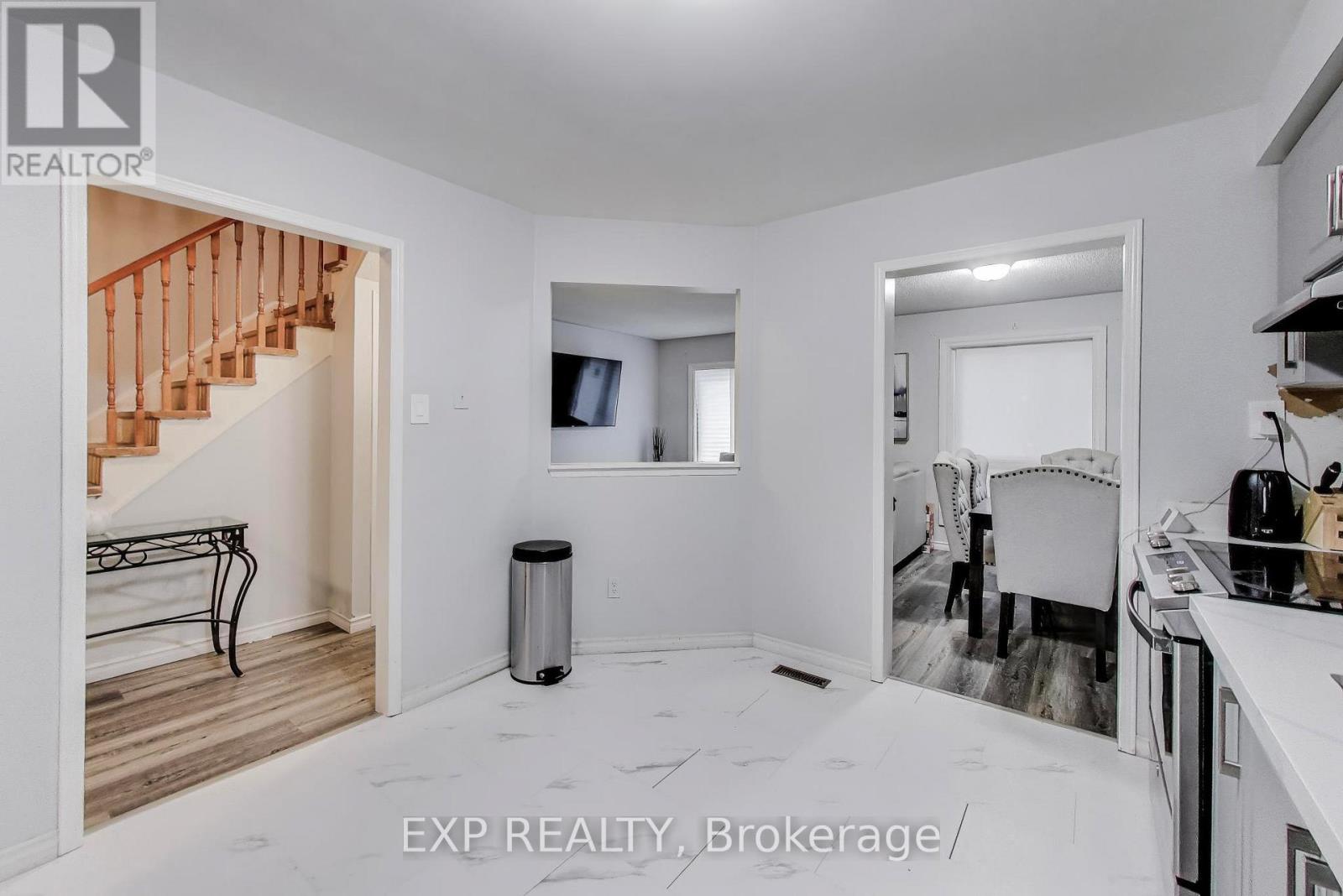 83 Wickstead Court, Brampton (Sandringham-Wellington), Ontario  L6R 1N8 - Photo 9 - W12895974