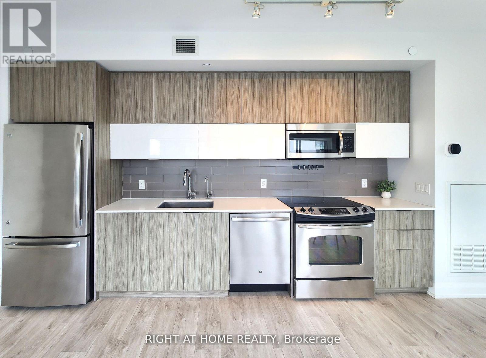 1402 - 56 Annie Craig Drive, Toronto, Ontario  M8V 0C8 - Photo 3 - W12895982