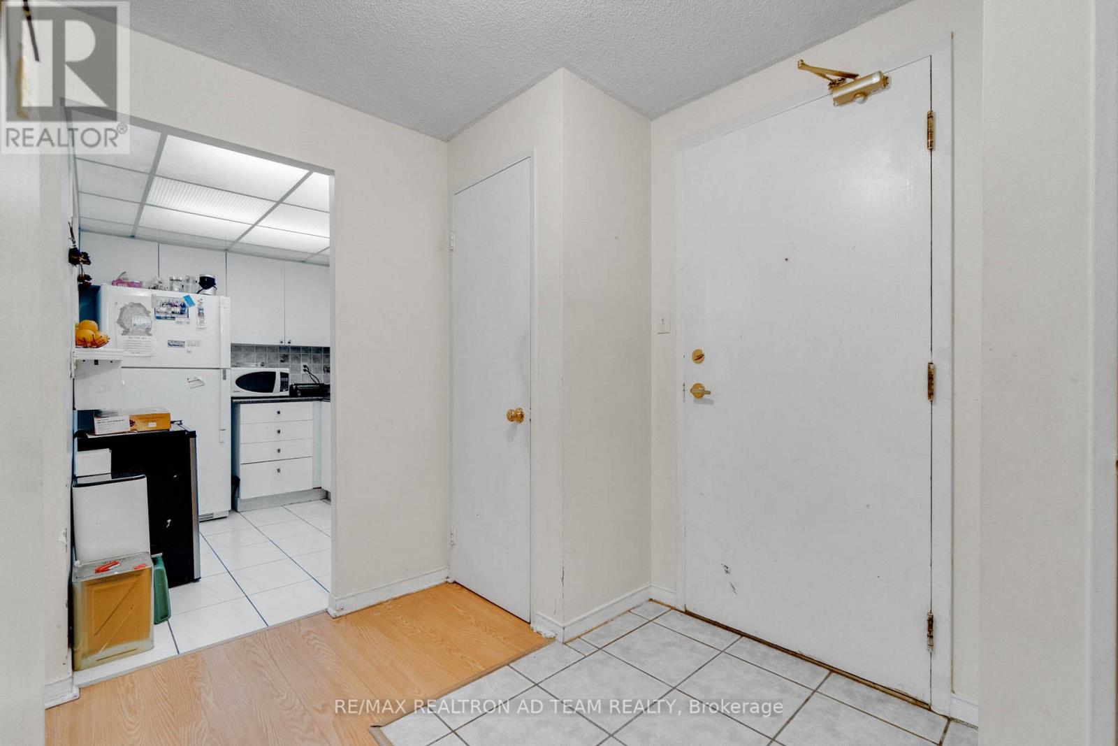 110 - 115 Hillcrest Avenue, Mississauga, Ontario  L5B 3Y9 - Photo 10 - W12895986