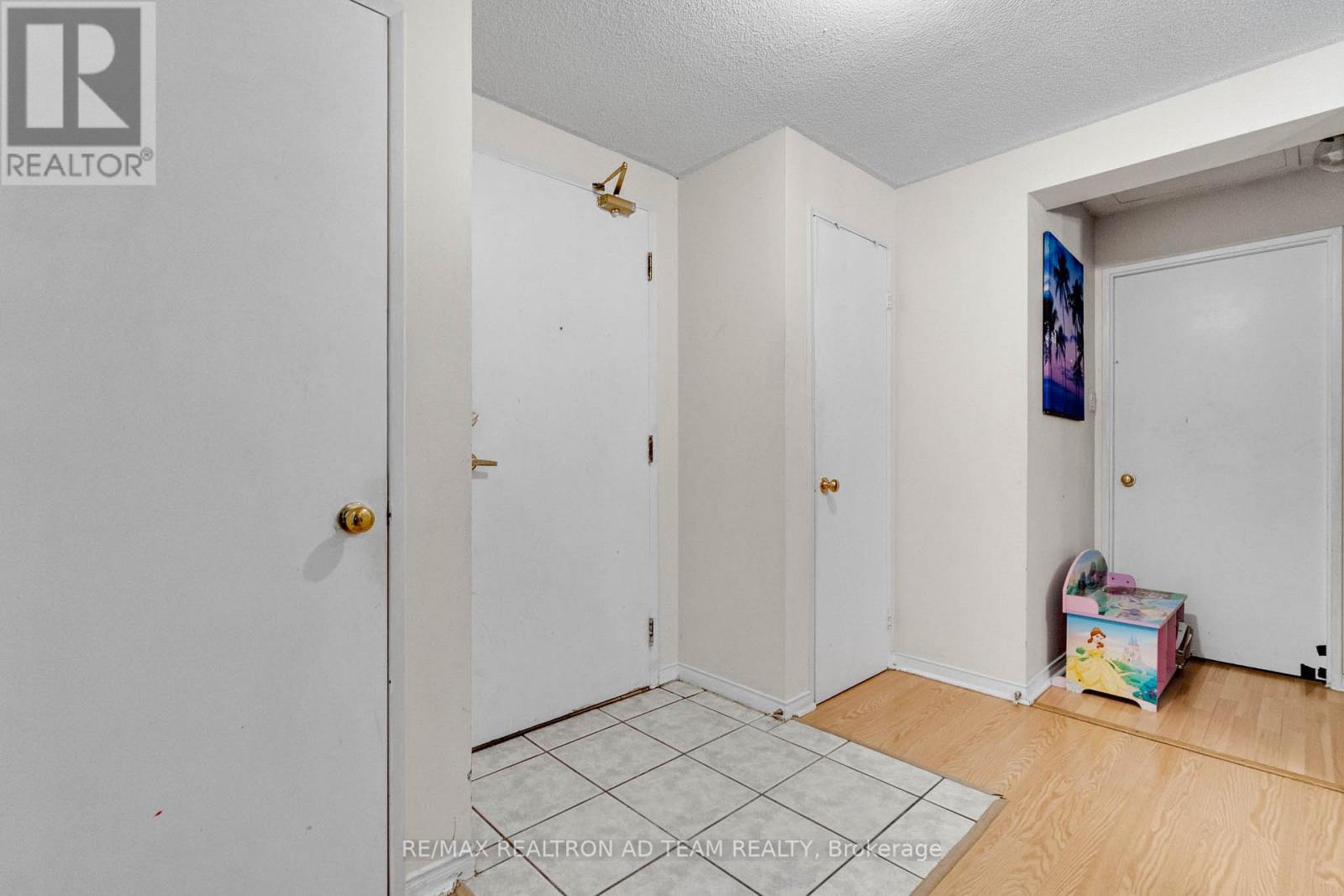 110 - 115 Hillcrest Avenue, Mississauga, Ontario  L5B 3Y9 - Photo 11 - W12895986