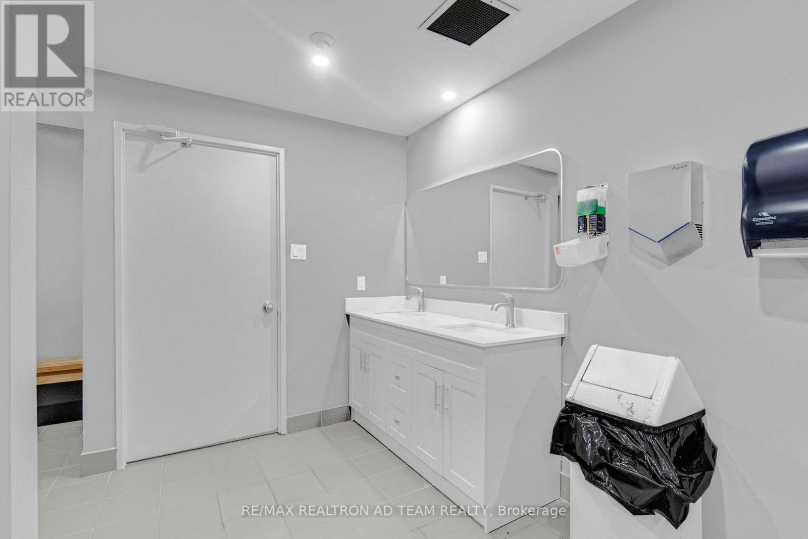 110 - 115 Hillcrest Avenue, Mississauga, Ontario  L5B 3Y9 - Photo 29 - W12895986