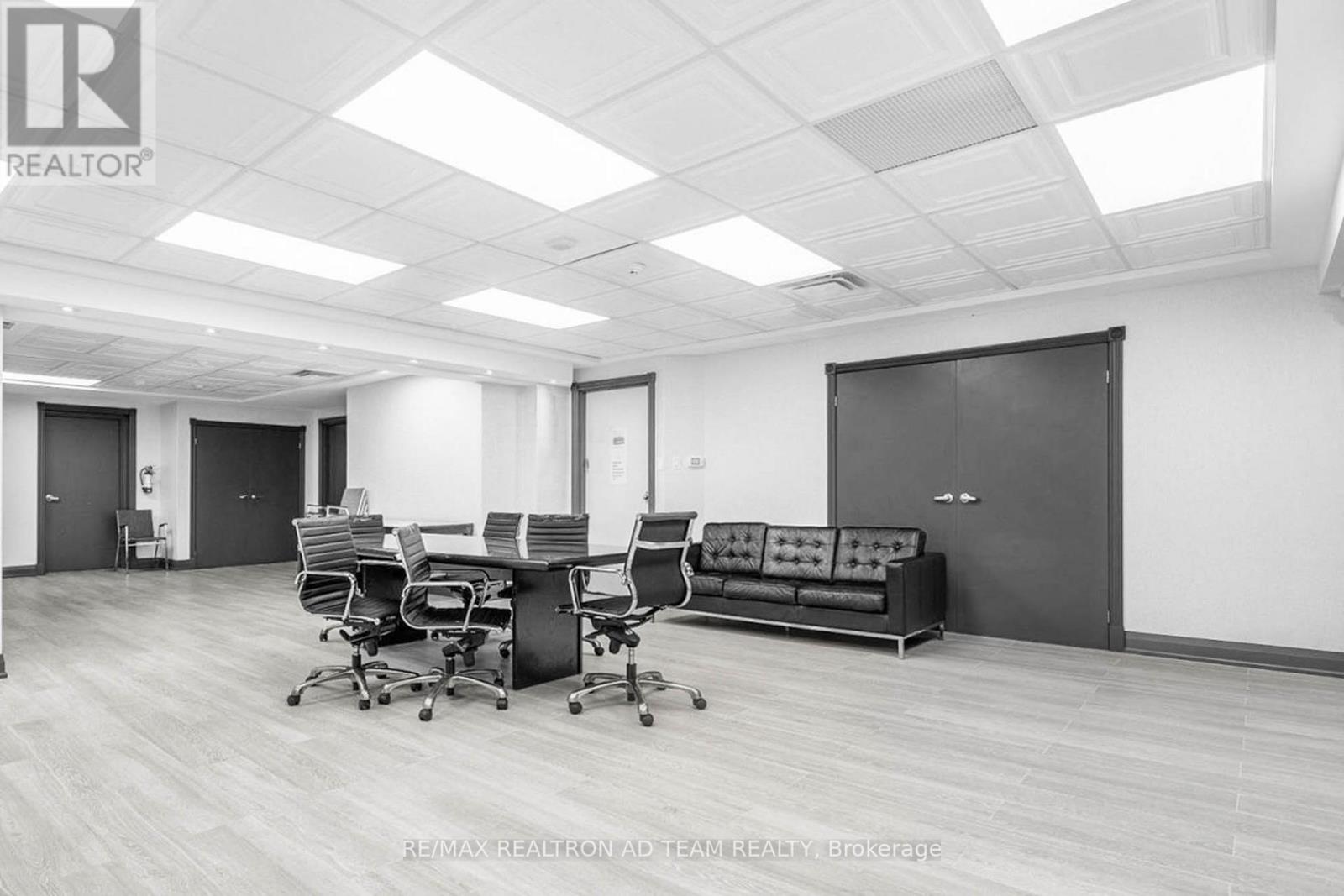 110 - 115 Hillcrest Avenue, Mississauga, Ontario  L5B 3Y9 - Photo 38 - W12895986