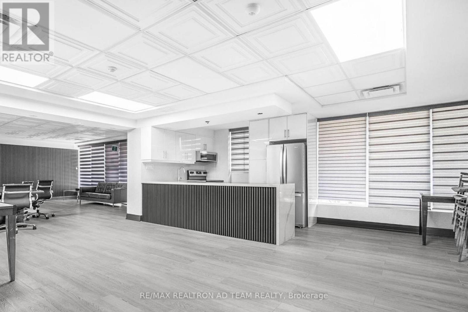 110 - 115 Hillcrest Avenue, Mississauga, Ontario  L5B 3Y9 - Photo 39 - W12895986