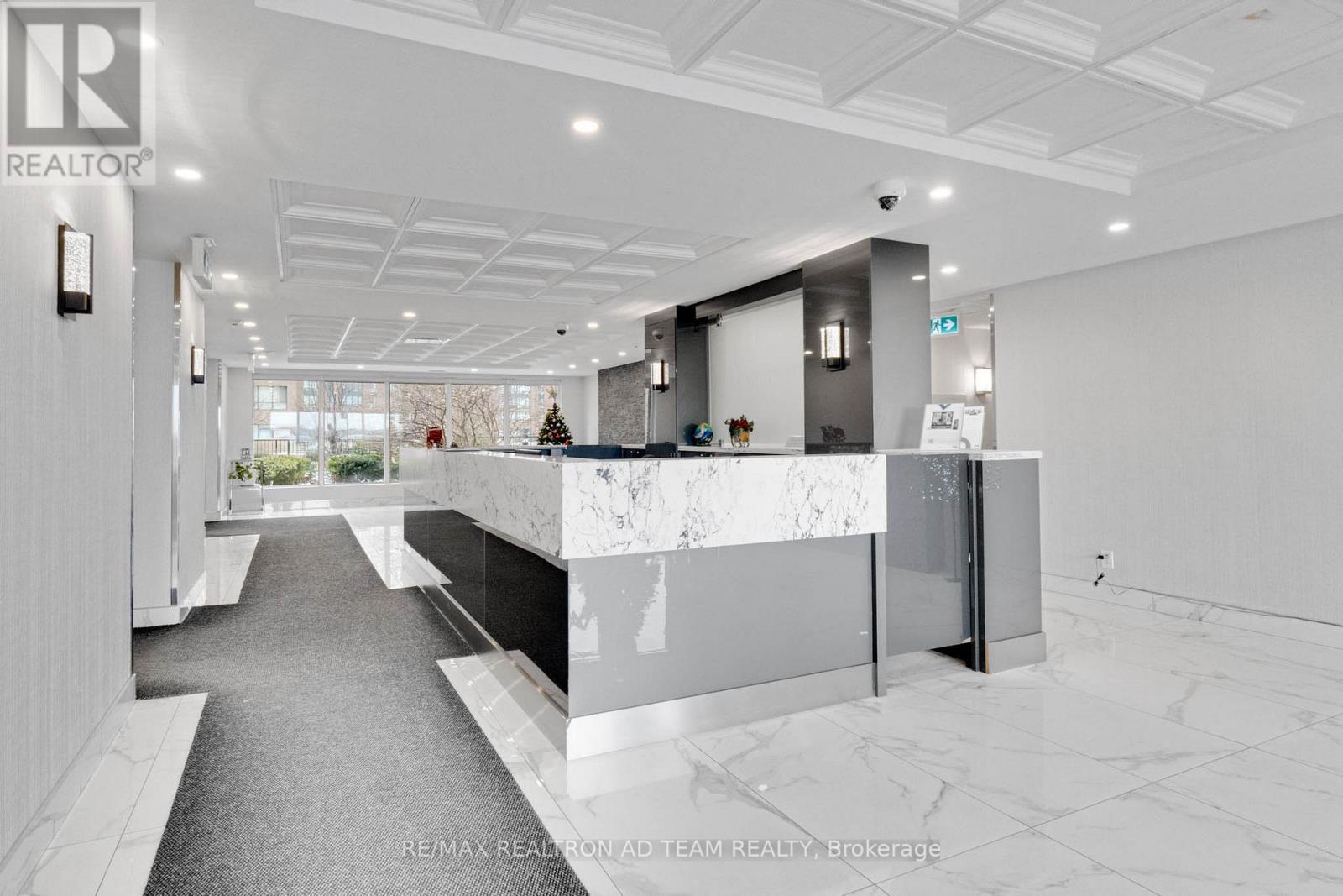 110 - 115 Hillcrest Avenue, Mississauga, Ontario  L5B 3Y9 - Photo 4 - W12895986