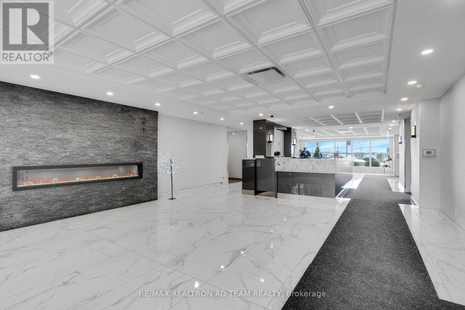 110 - 115 Hillcrest Avenue, Mississauga, Ontario  L5B 3Y9 - Photo 5 - W12895986