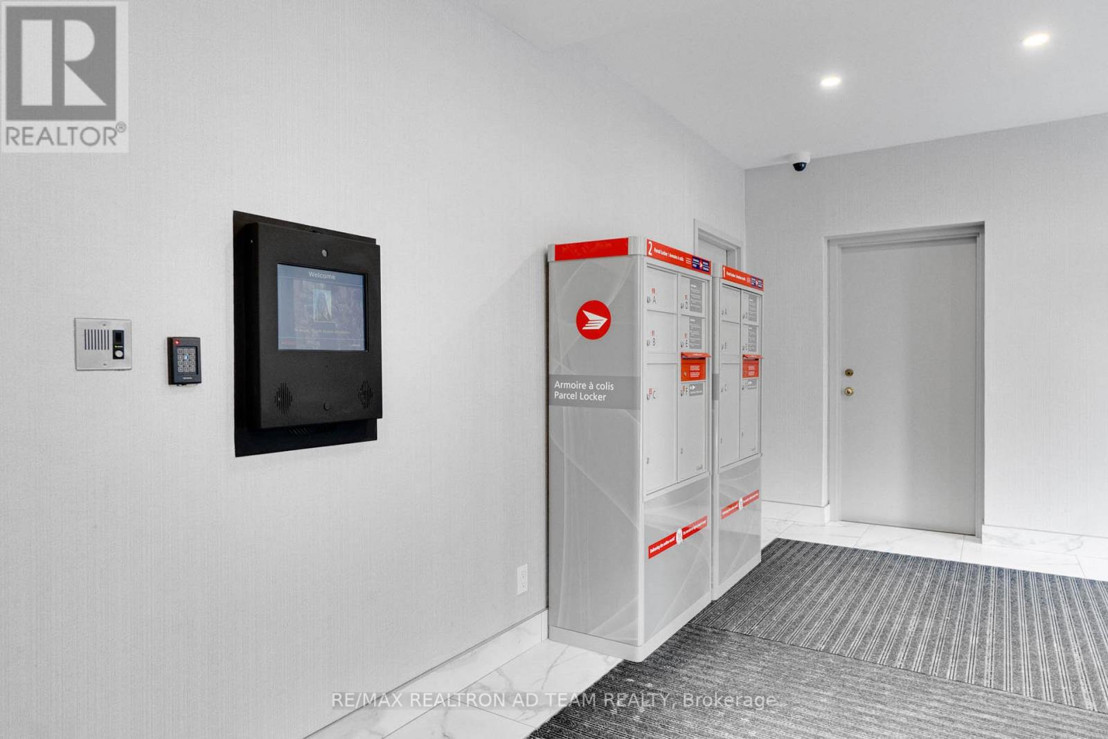 110 - 115 Hillcrest Avenue, Mississauga, Ontario  L5B 3Y9 - Photo 6 - W12895986